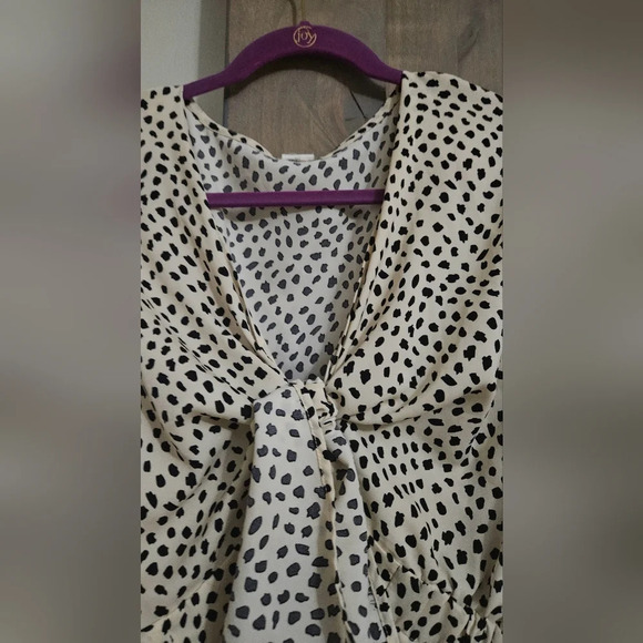 VICI Flawless Well Behaved Printed Pocketed Tie Romper. Size small - Picture 13 of 16